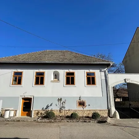 Villa Tr 1823 *